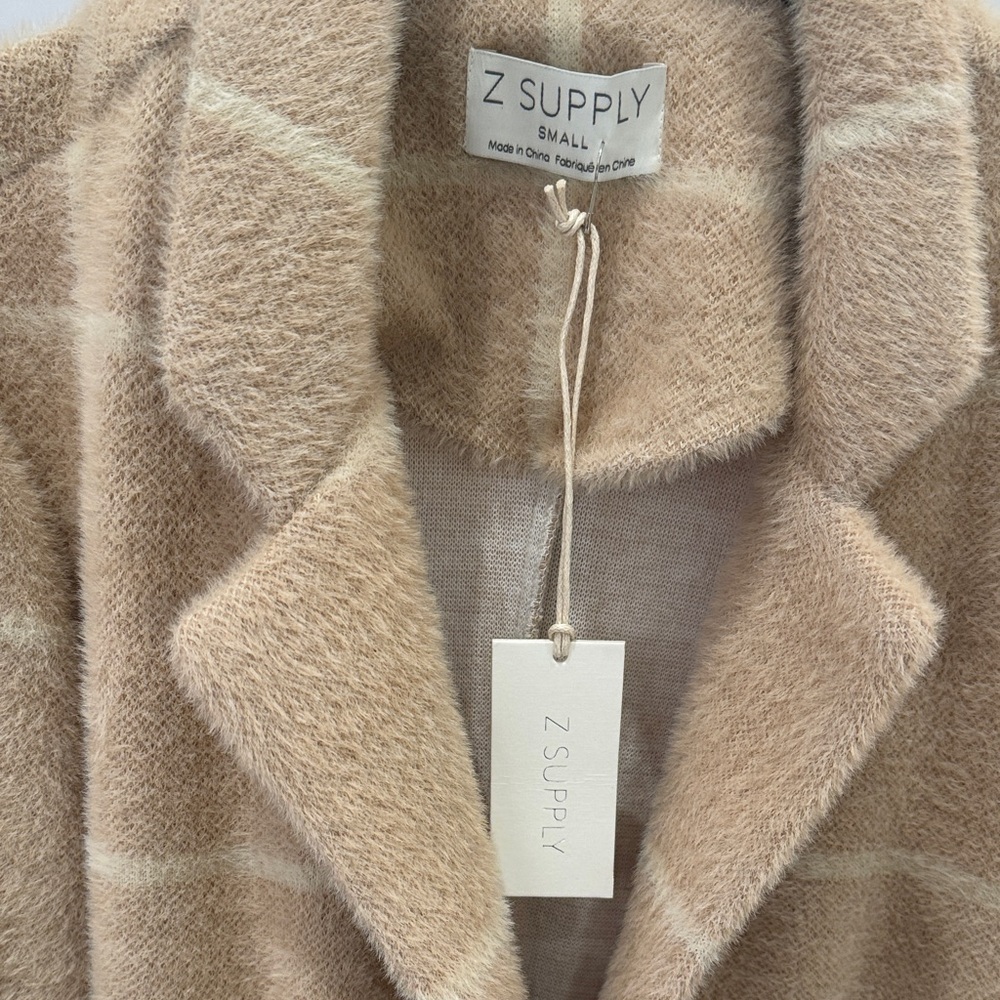 Elegant Beige Checkered Women's Blazer - Picture 2 of 5